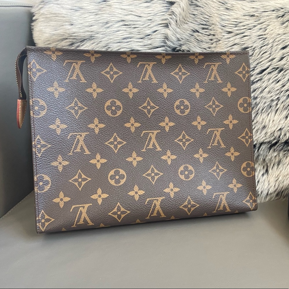 SOLD! Louis Vuitton TOILETRY POUCH 26 - Picture 1 of 2